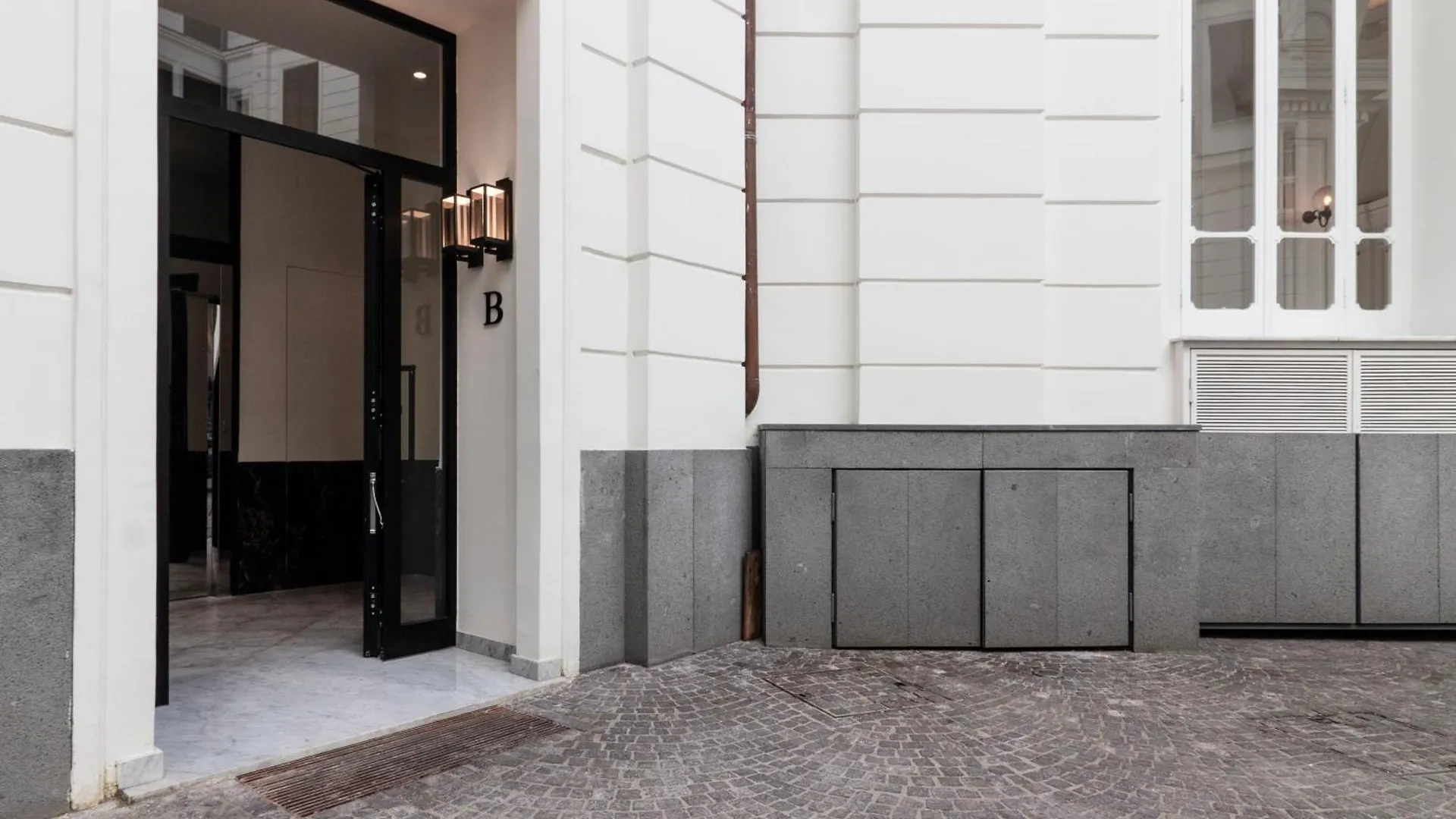 Loredana apartment - Palazzo Nanà Napoli 0*,  Italia